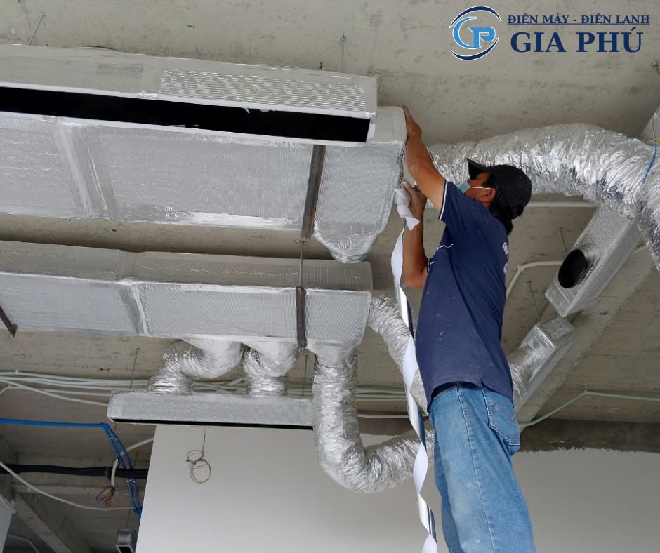 máy lạnh giấu trần nối ống gió Daikin tphcm