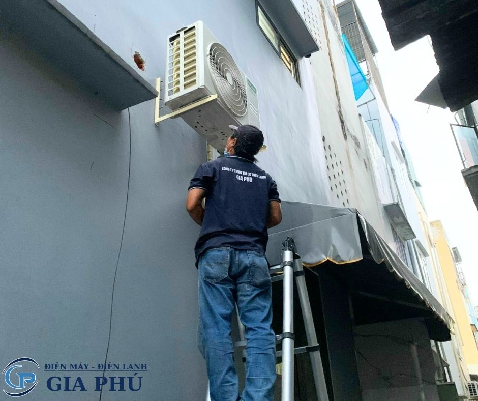 máy lạnh tủ đứng Panasonic