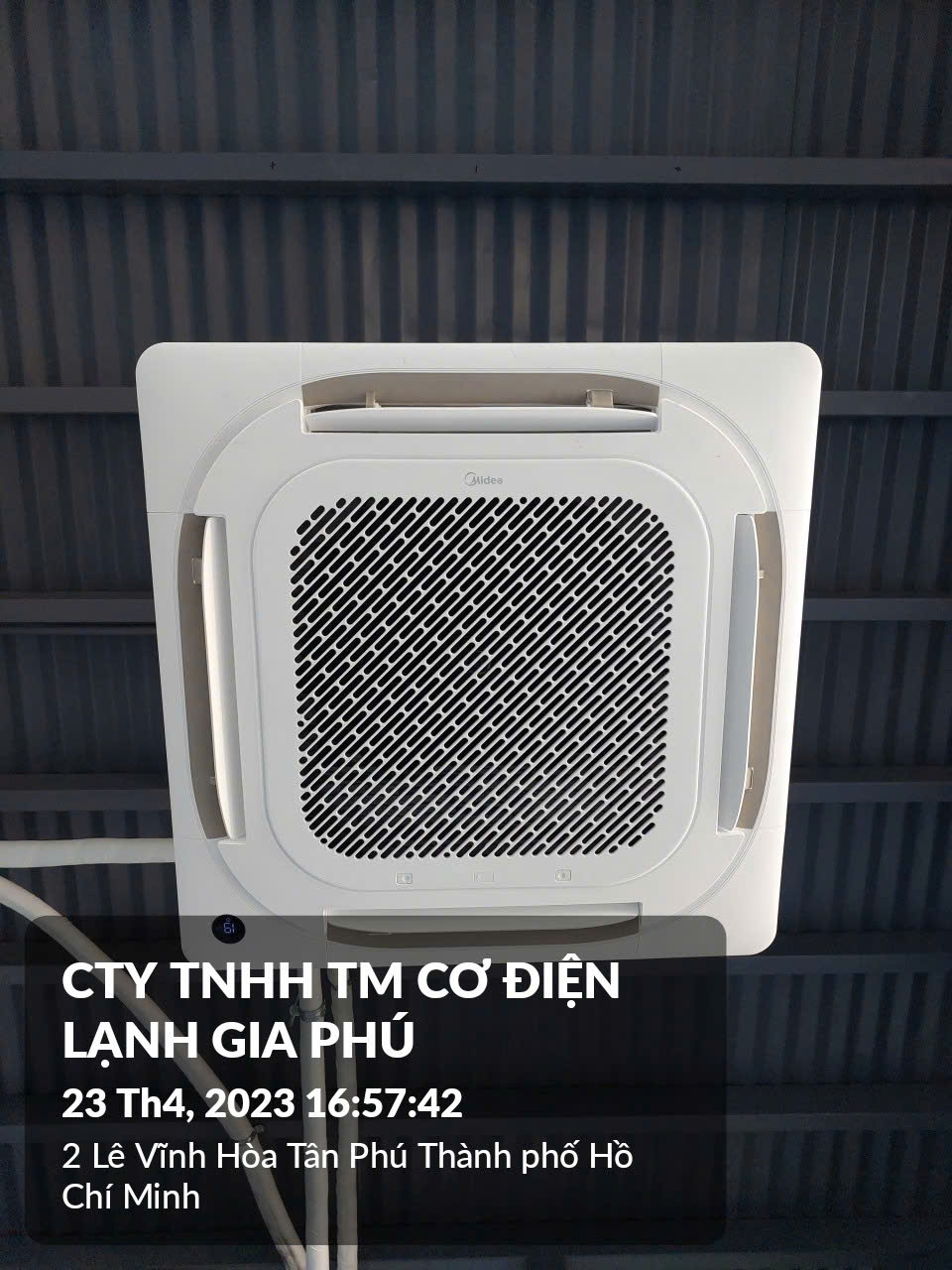 Máy lạnh âm trần Midea